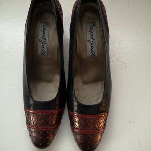 Margaret & Jerrold Ladies Size 9.5M Navy Wine & Gold Leather Upper Pumps